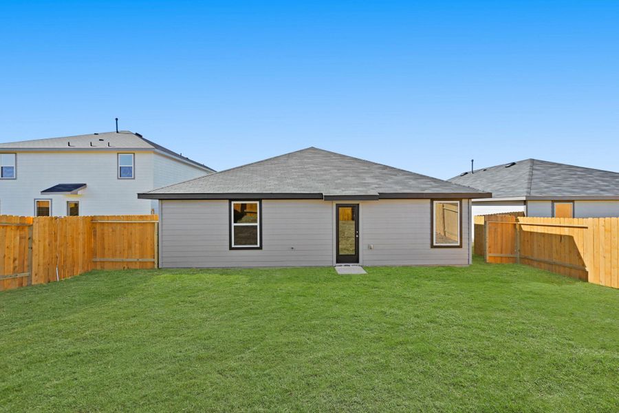 Exterior details and patio area of a home in Lexington Heights, Willis (Image 3).