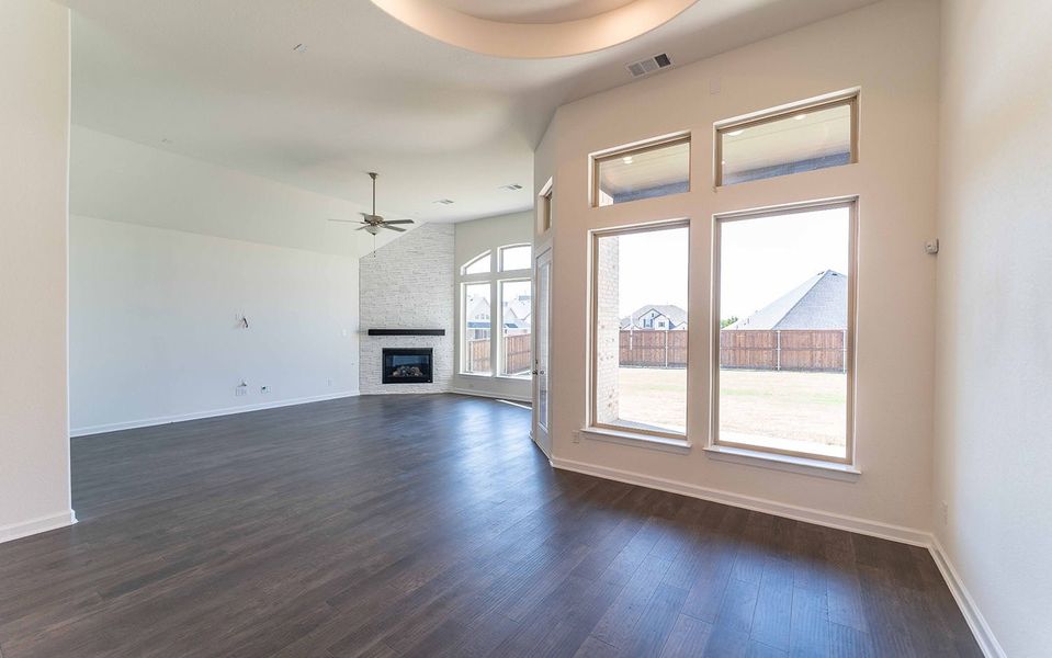Spacious, unfurnished interior of a new home in Sonoma Verde, Rockwall (Image 8).