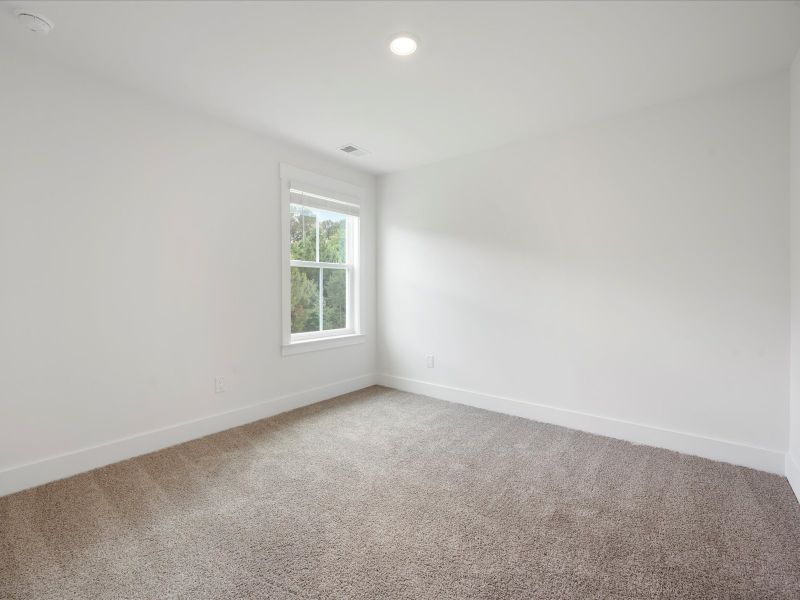 Spacious, unfurnished interior of a new home in The Coves at Lakes of Cane Bay, Summerville (Image 30).