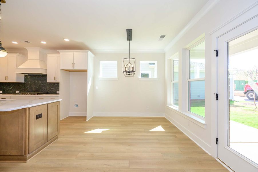 The Wyngate - Dining Room The Wyngate - Dining Room