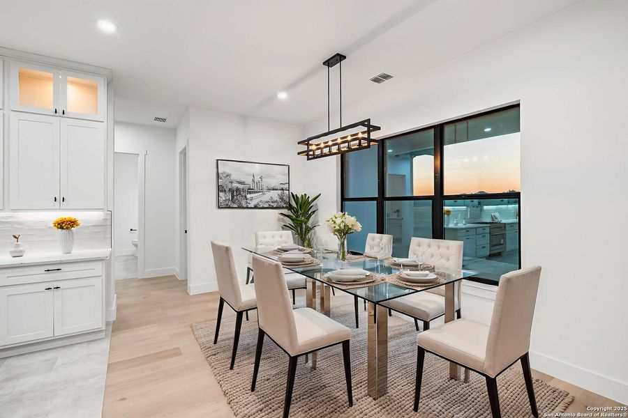 Furnished interior view inside a new home in , Bandera (Image 8).