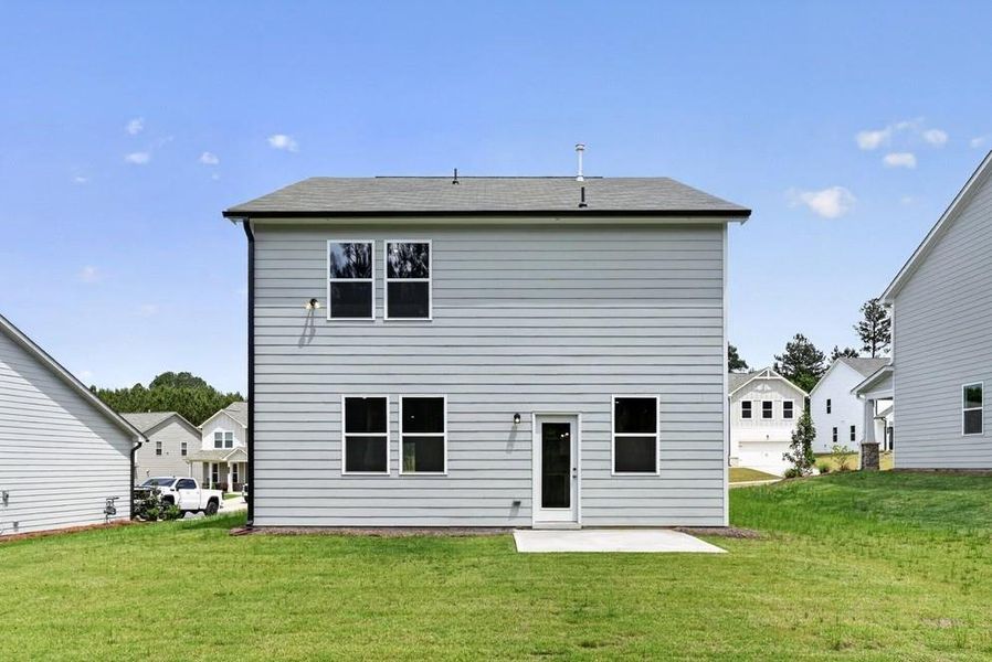 Exterior details and patio area of a home in Heritage River, Euharlee (Image 4).