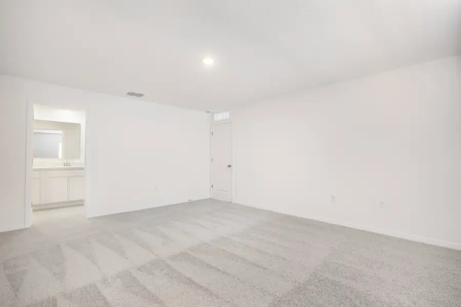 Spacious, unfurnished interior of a new home in Port St. Lucie, Port St. Lucie (Image 21).