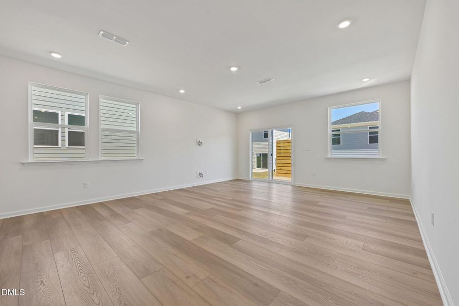 9-web-or-mls-Rabbitbrush St-S2304-009