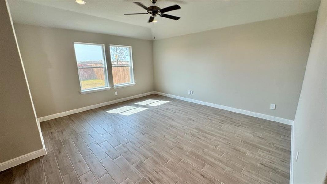 Spacious, unfurnished interior of a new home in Rock Creek Ranch, Fort Worth (Image 13).