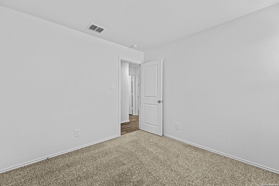 Spacious, unfurnished interior of a new home in Avenida, Converse (Image 10).