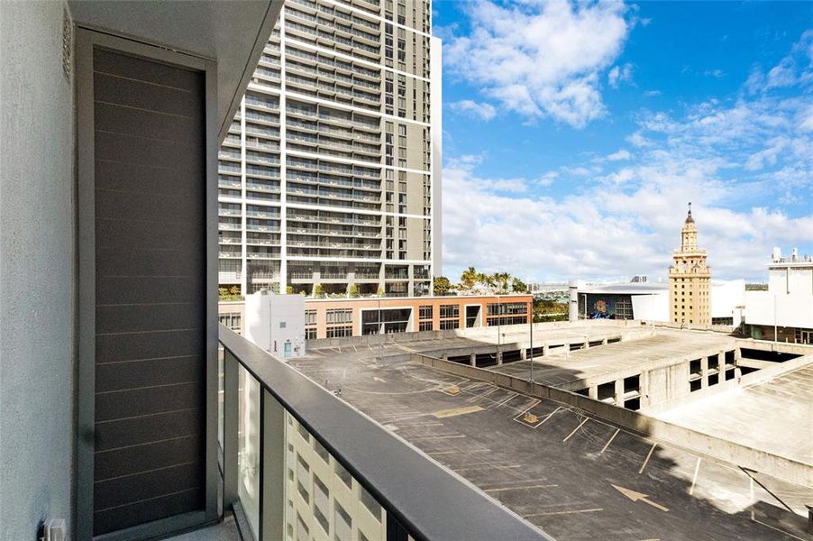 Condo located in Miami, FL showcasing its design and architecture (Image 15).