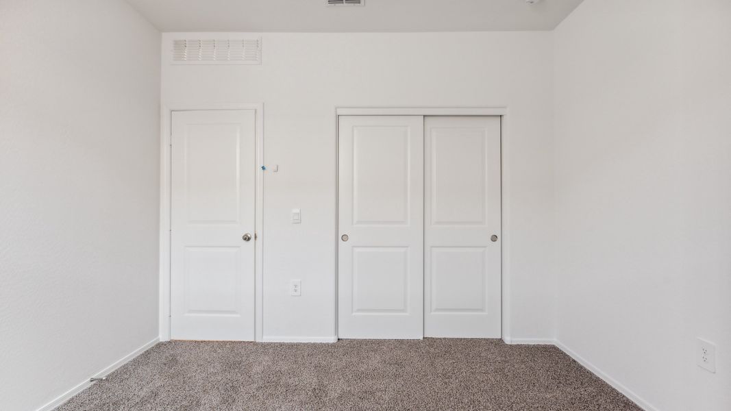 Spacious, unfurnished interior of a new home in Anthem at Merrill Ranch, Florence (Image 24).