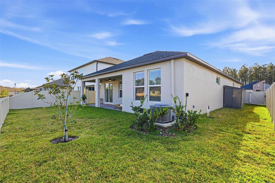 Exterior details and patio area of a home in , Lutz (Image 3).
