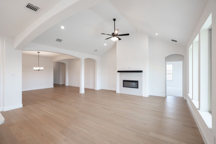 Spacious, unfurnished interior of a new home in Enclave at Legacy Hills, Celina (Image 21).