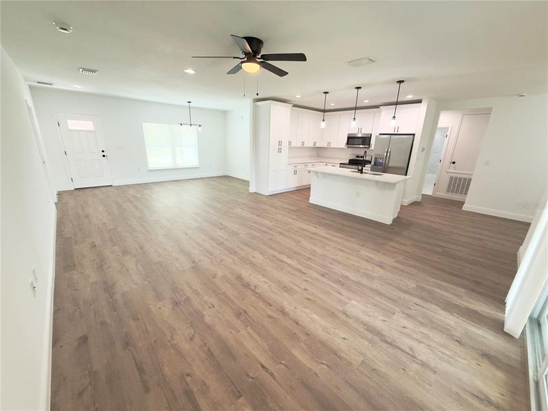 Spacious, unfurnished interior of a new home in , Port Charlotte (Image 27).