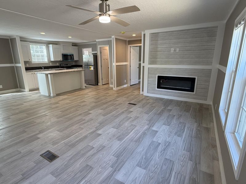 Spacious, unfurnished interior of a new home in , Walterboro (Image 8).