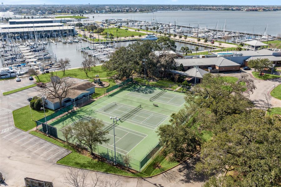 Membership to Lakewood Yacht Club not required but recommended for easy access to all amenities including clubhouse with bar and fine dining, pool with poolside service, tennis/pickleball courts, playground and marina.
