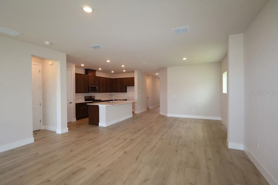 Spacious, unfurnished interior of a new home in Waterset Tradition Series, Apollo Beach (Image 6).