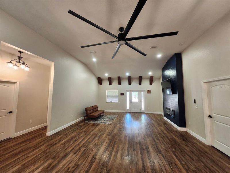 Spacious, unfurnished interior of a new home in , Hudson (Image 26).
