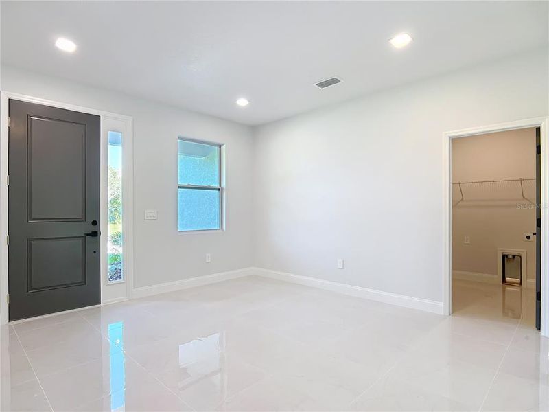 Spacious, unfurnished interior of a new home in , Ocala (Image 7).