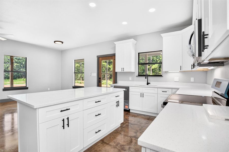 Furnished interior view inside a new home in , Nacogdoches (Image 7).