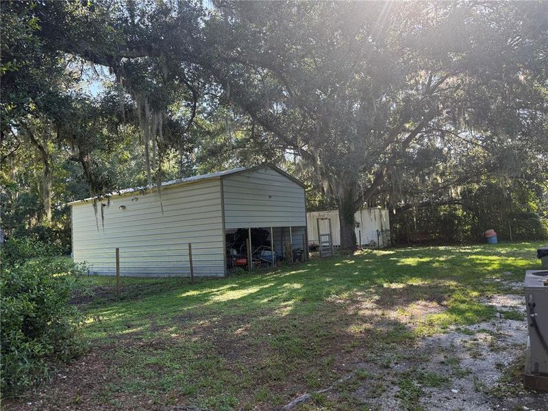 Exterior details and patio area of a home in , Plant City (Image 18).