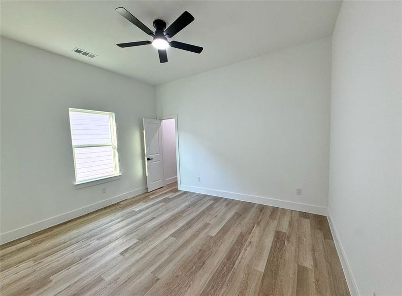 Spacious, unfurnished interior of a new home in , Greenville (Image 25).