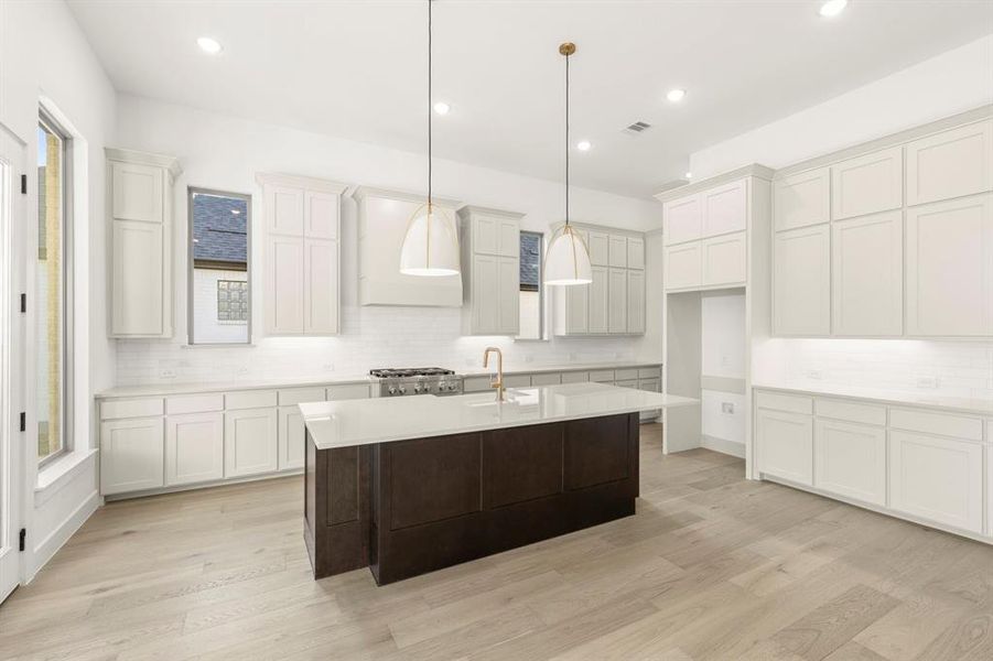 24. 4711 Belo - Kitchen (2)