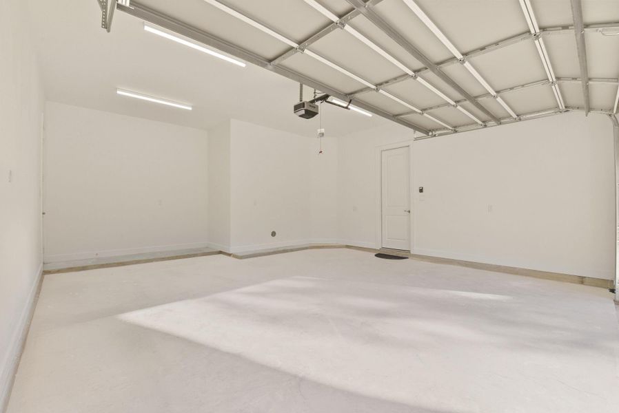 Spacious, unfurnished interior of a new home in , Houston (Image 20).