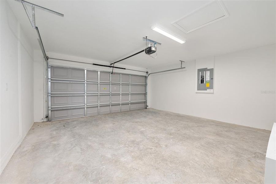 Spacious, unfurnished interior of a new home in , Dunnellon (Image 25).