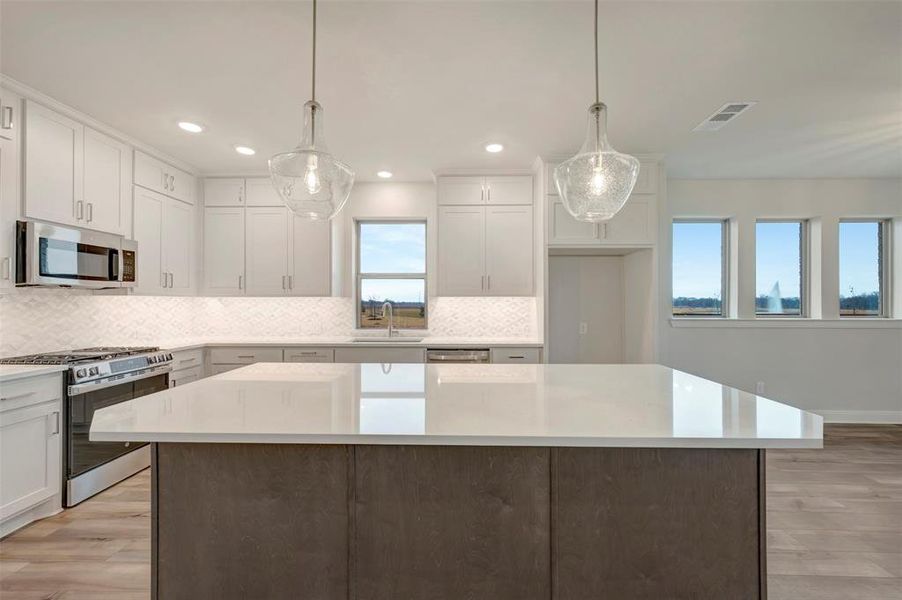 Furnished interior view inside a new home in Myrtle Creek, Waxahachie (Image 8). Furnished interior view inside a new home in Myrtle Creek, Waxahachie (Image 8).