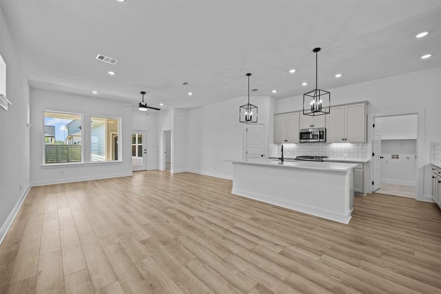 Family Room - Kitchen