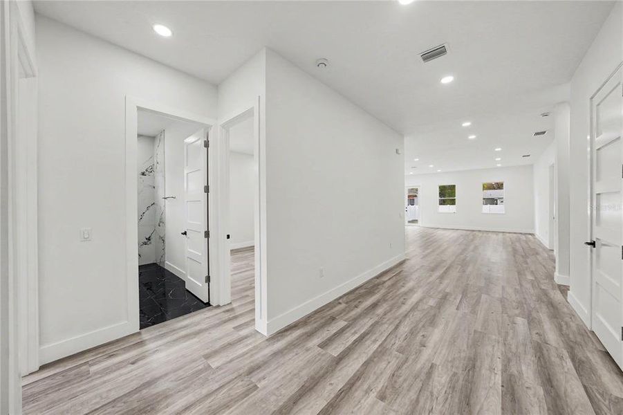 Spacious, unfurnished interior of a new home in , St. Petersburg (Image 34).