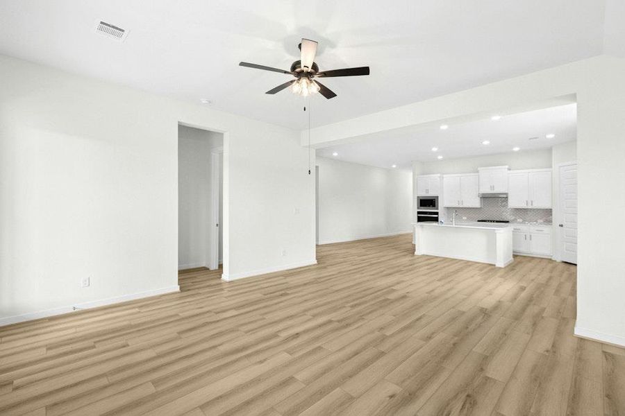 Spacious, unfurnished interior of a new home in The Colony, Bastrop (Image 18).