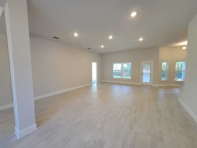 Spacious, unfurnished interior of a new home in Marion Oaks, Ocala (Image 11). Spacious, unfurnished interior of a new home in Marion Oaks, Ocala (Image 11).