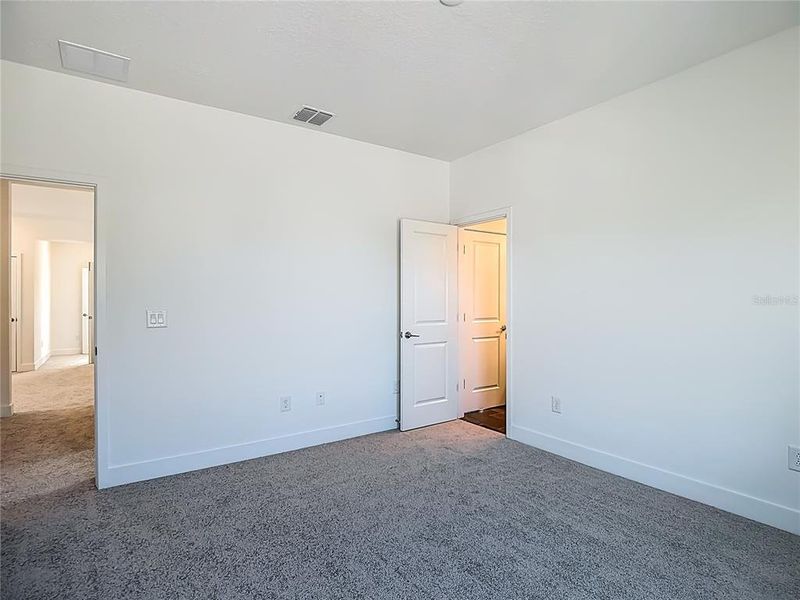Spacious, unfurnished interior of a new home in , Tampa (Image 61).