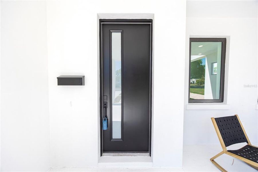 Exterior details and patio area of a home in , St. Petersburg (Image 37).