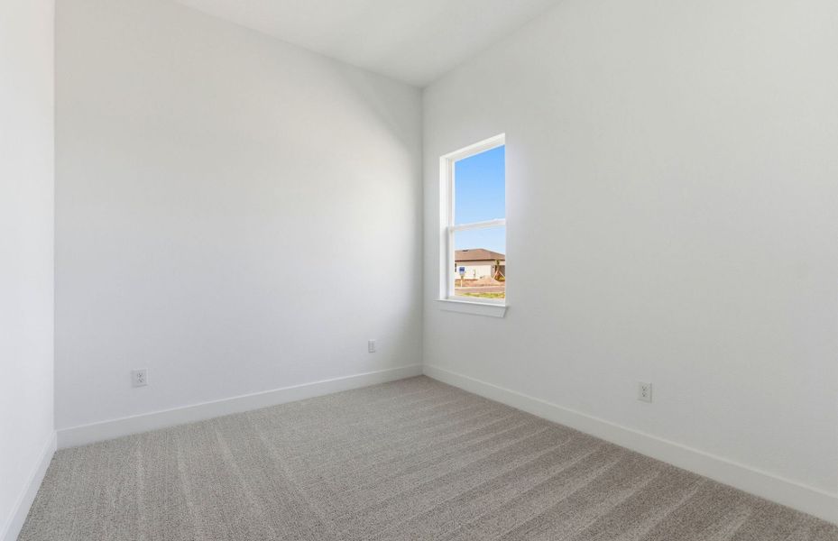 Spacious, unfurnished interior of a new home in Del Webb River Reserve, Spring Hill (Image 14).