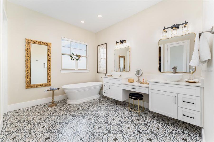 Furnished interior view inside a new home in , Auburndale (Image 9).