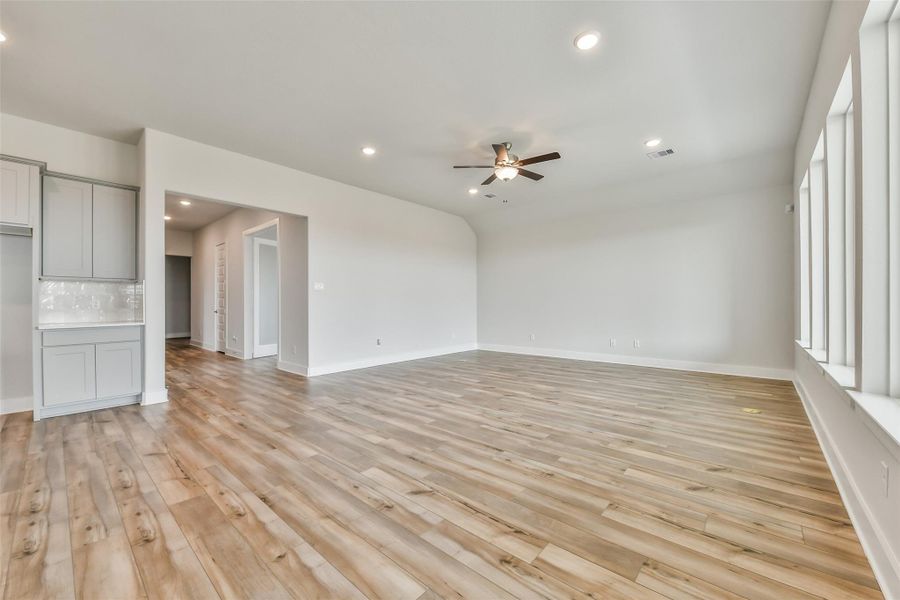 Spacious, unfurnished interior of a new home in , Texas City (Image 15).