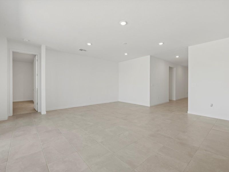 Spacious, unfurnished interior of a new home in Rancho Mirage Signature Series, Maricopa (Image 15).