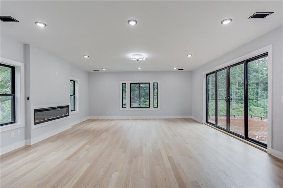 Spacious, unfurnished interior of a new home in , Atlanta (Image 89). Spacious, unfurnished interior of a new home in , Atlanta (Image 89).