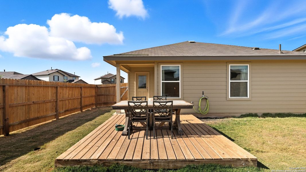 Exterior details and patio area of a home in , Floresville (Image 20).