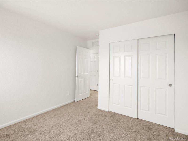 Spacious, unfurnished interior of a new home in Skyview at High Point, Aurora (Image 12).