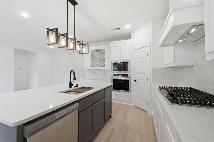Furnished interior view inside a new home in , Denison (Image 15).