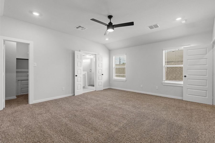 Representative unfurnished interior of a home built from the Hera 1605 SB by Saratoga Homes in Glendale Lakes, Rosharon (Image 14).