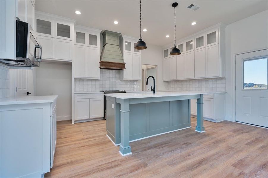 Furnished interior view inside a new home in , Brashear (Image 10).