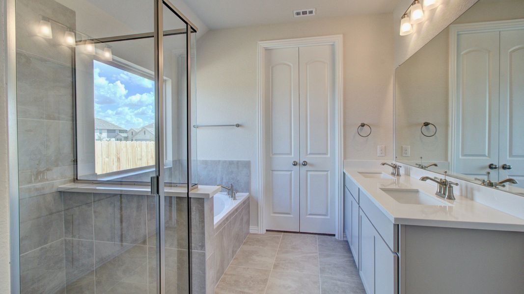 Furnished interior view inside a new home in Sunflower Ridge, New Braunfels (Image 22). Furnished interior view inside a new home in Sunflower Ridge, New Braunfels (Image 22).