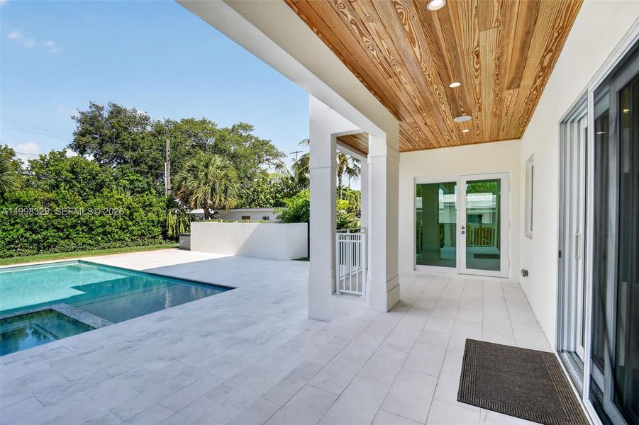 Exterior details and patio area of a home in , Lake Worth (Image 29).