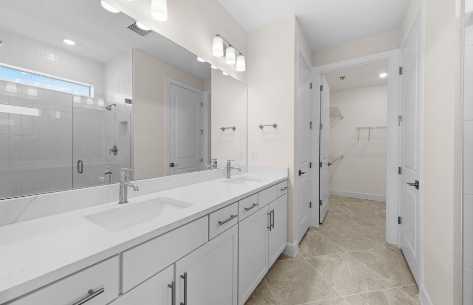 Owner's bathroom with dual-sink vanity
