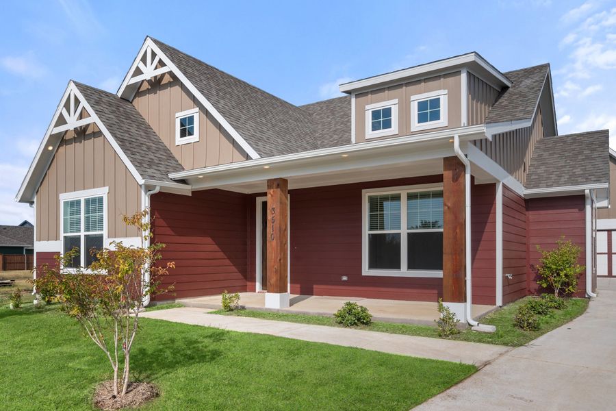 Front exterior of a new home in Heritage Towne, Midlothian, TX, highlighting curb appeal (Image 18). Front exterior of a new home in Heritage Towne, Midlothian, TX, highlighting curb appeal (Image 18).