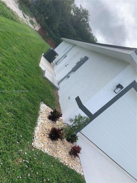 Exterior details and patio area of a home in , Lake Placid (Image 20).