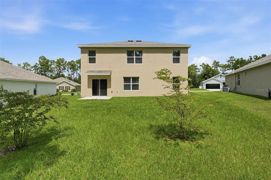 Exterior details and patio area of a home in Lake Diamond, Ocala (Image 3).