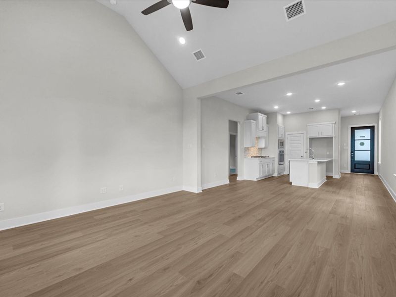 Spacious, unfurnished interior of a new home in Trillium, Richmond (Image 13).
